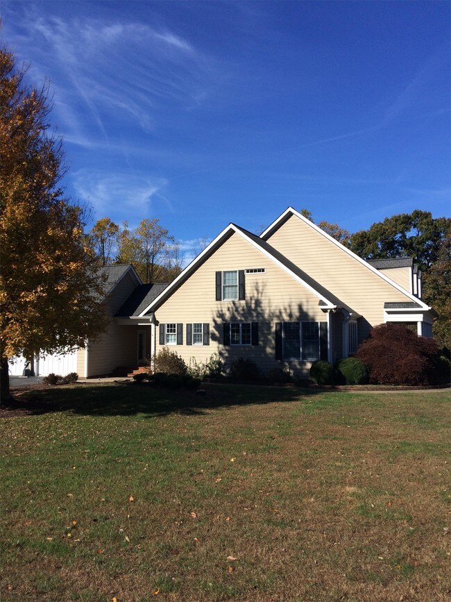 Building Photo - 55 Aztec Dr