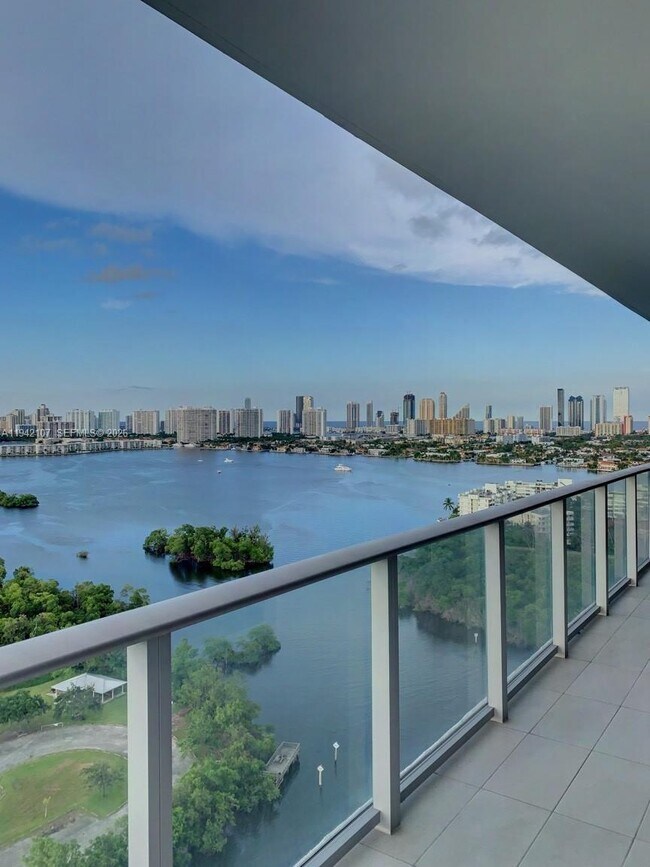 Building Photo - 16385 Biscayne Blvd