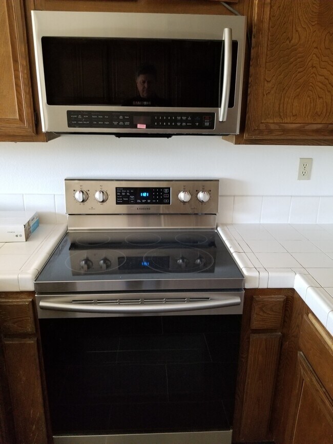Building Photo - La Jolla Home, 3bd 2.5ba 1460 sqft 2garage w/patio and view!