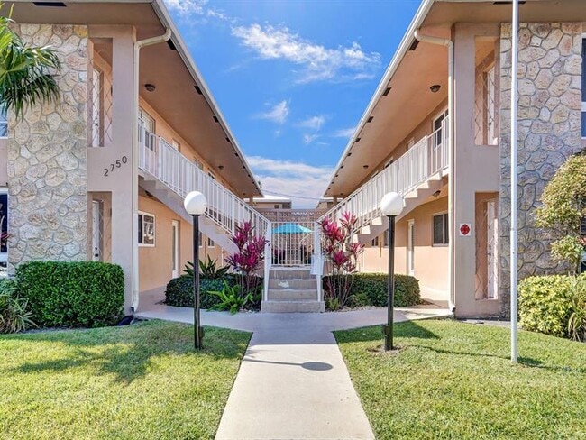 Building Photo - 2750 NE 28th Ct