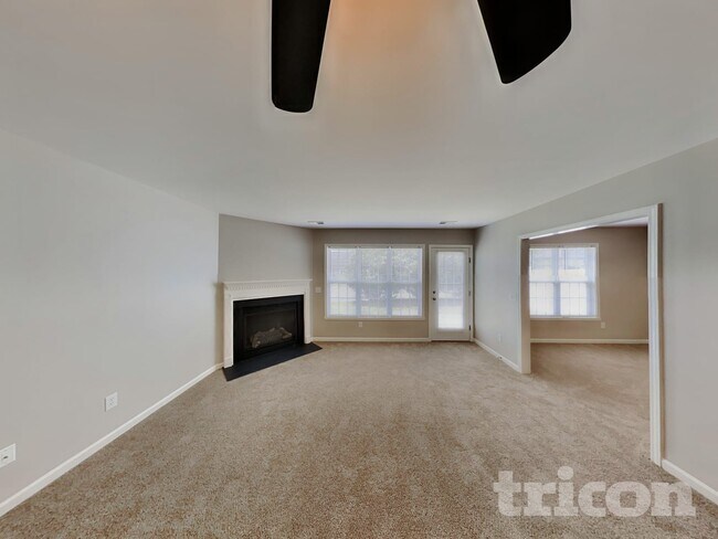 Building Photo - 4012 Eastside Ct