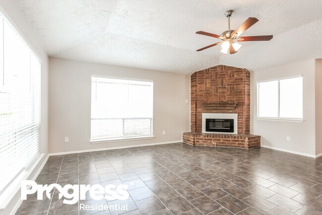 Building Photo - 3915 Vineyard Dr