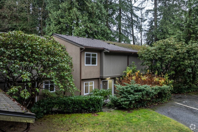 Building Photo - Twin Lakes