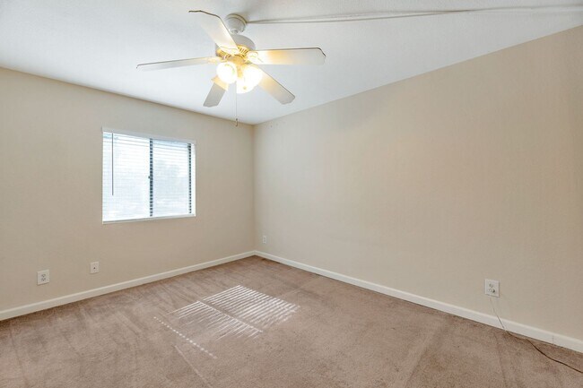 Building Photo - Spacious 2/2 Condo on the PV/Scottsdale bo...