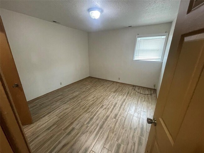 Foto del edificio - 716 N Elm St