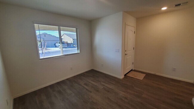 Building Photo - Amazing New Build