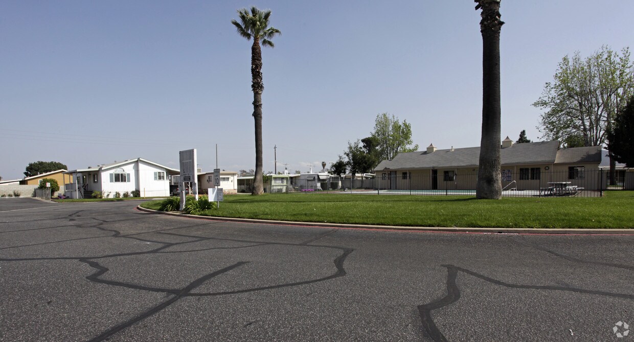 Sierra Mobile Estates Apartments in Fontana, CA