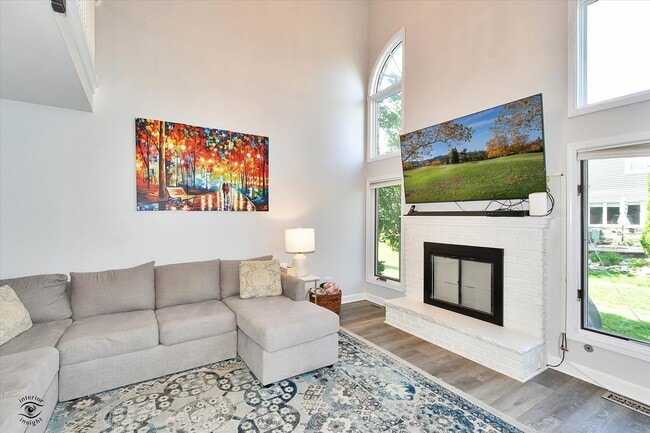 Building Photo - 17323 Lakebrook Dr
