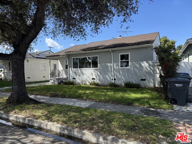 Foto del edificio - 6003 Bellflower Blvd