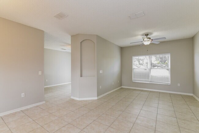 Building Photo - 714 Vichy Ln