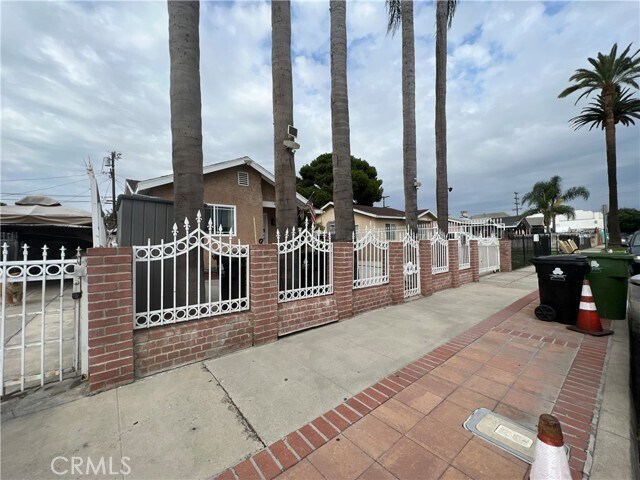 Building Photo - 435 E 71st St