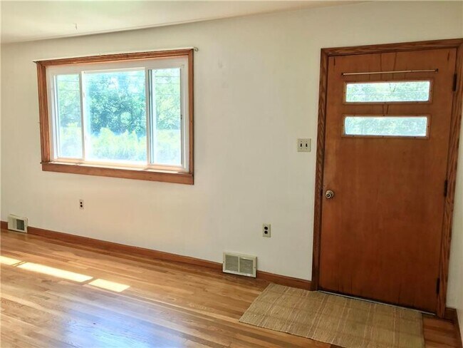 Foto del edificio - 596 Division Ln