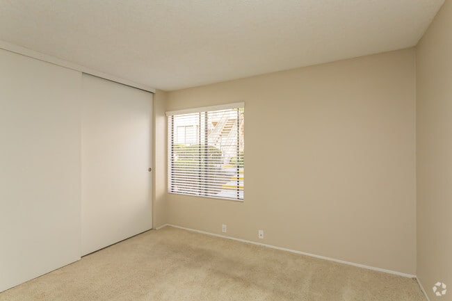 2 BR, 2 BA - 905 SF - Park Bonita