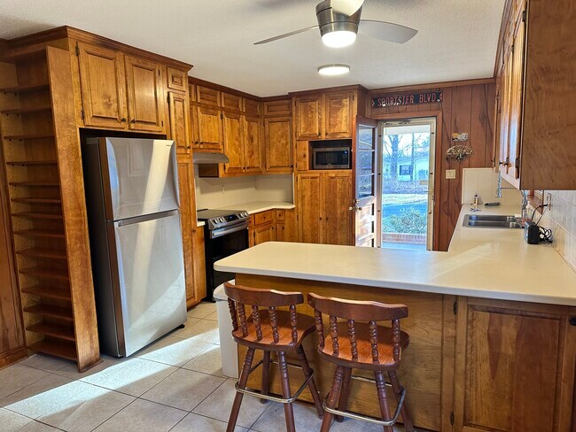 Foto del edificio - 6156 Mt Gallant Rd