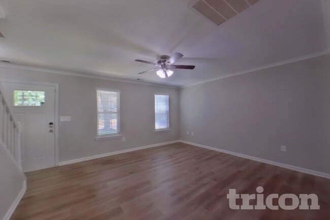 Building Photo - 9022 Jaldena Dr