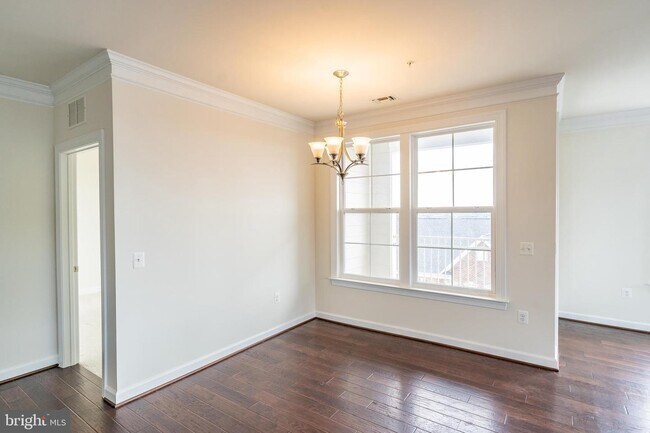 Building Photo - 3160 John Glenn St