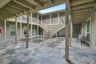 Building Photo - 1910 Willowbend St