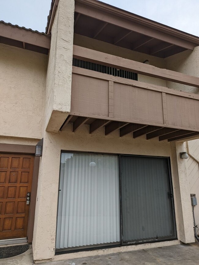 Building Photo - La Mesa Woodlands Tri-Level 2 Bed/2 Bath C...