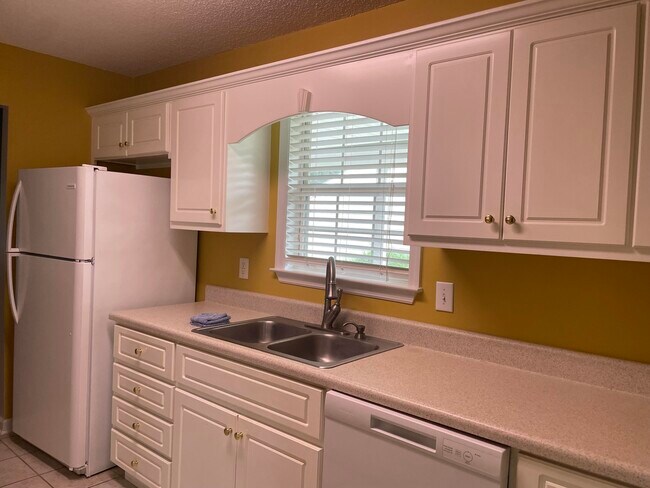 Foto del edificio - 1315 Triple Tree Ln SW