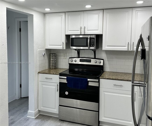 Foto del edificio - 17500 NW 68th Ave