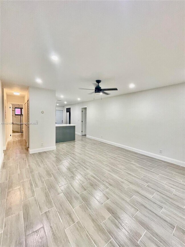Building Photo - 2300 SW 18th Terrace