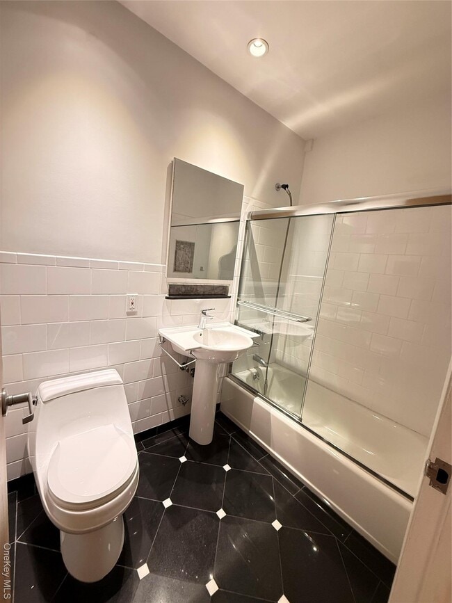 Building Photo - 528 W 46th St