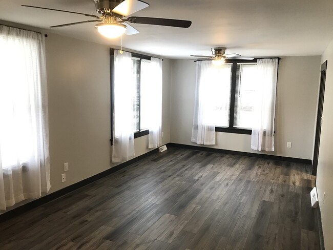 Living room - 308 Elizabeth Ave
