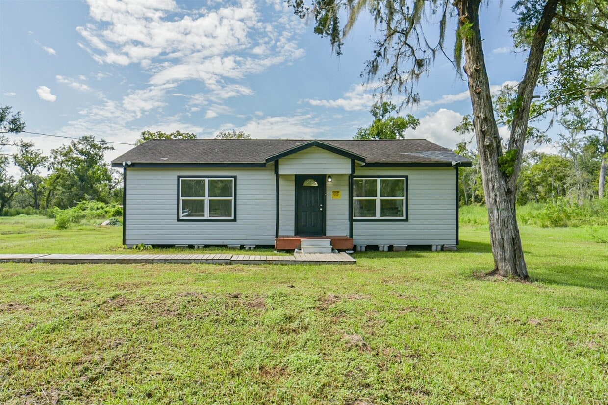 Foto principal - 2155 County Rd 348