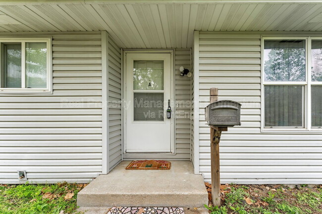 Building Photo - 716 E Locust St