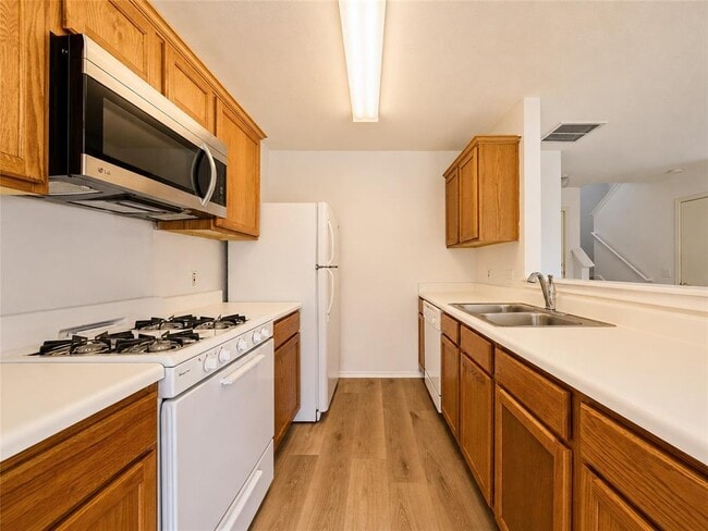 Building Photo - 5509 Bentsen Ln