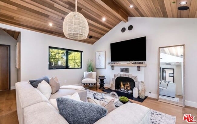 Building Photo - 622 N La Jolla Ave