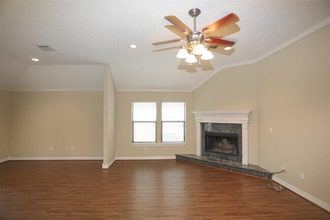 Building Photo - 13719 Summer Hill Dr