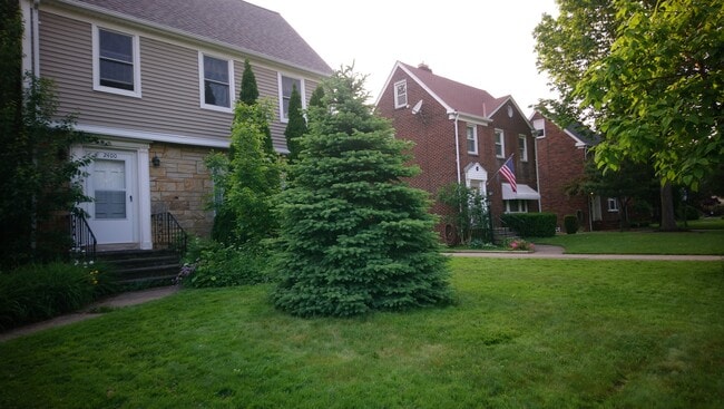 outside front of house - 2400 Ashurst Rd
