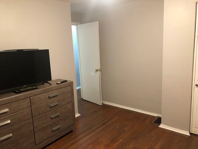Master Bedroom - 2120 Braddish Ave