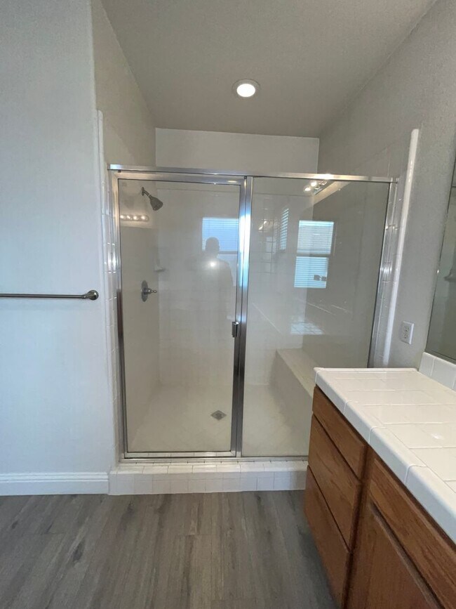 Foto del edificio - Exceptional 4BR/3BA/3 Car Tandem Garage in...