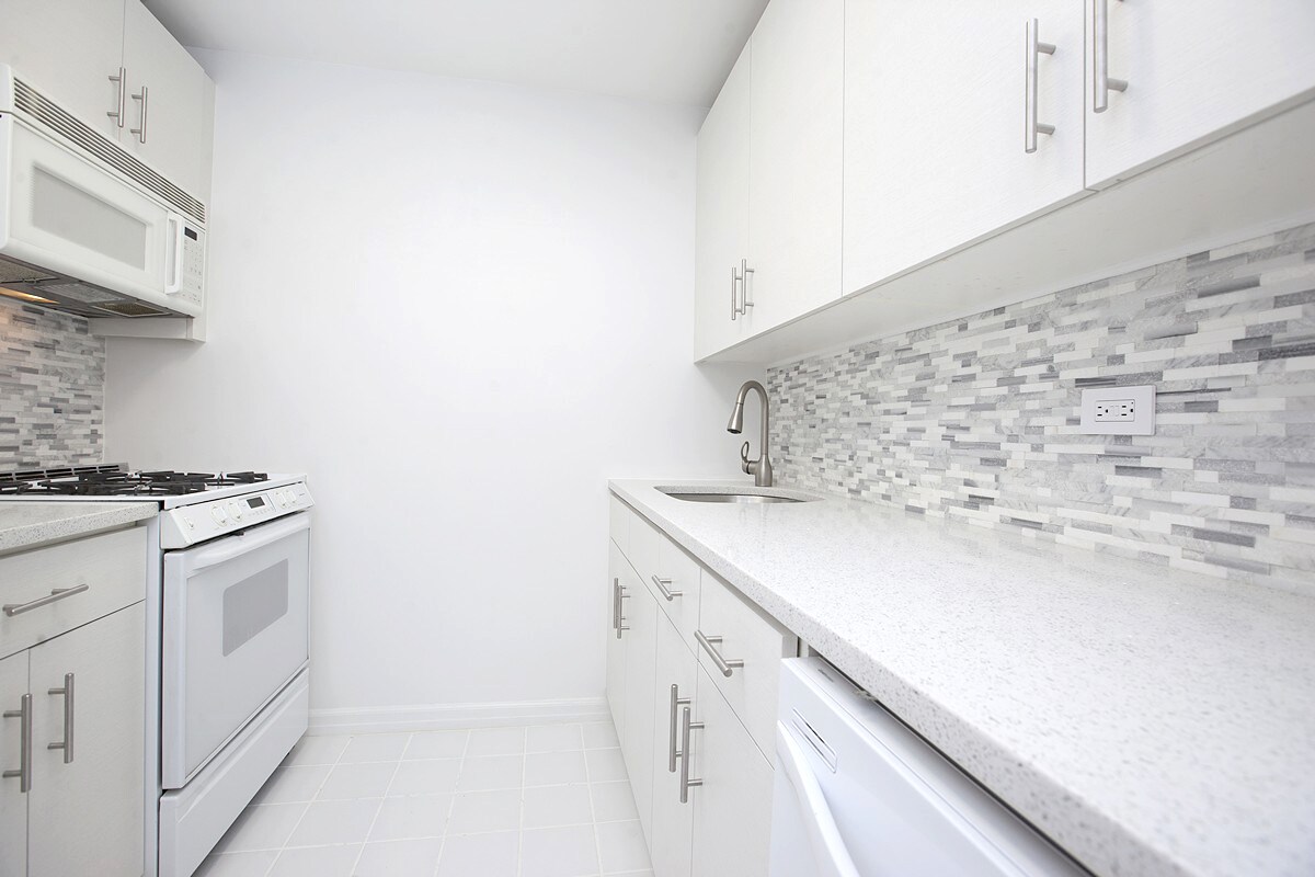 kitchen - 201 E 80th St