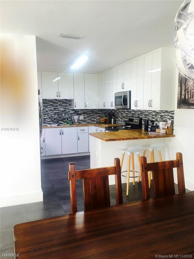 Foto del edificio - 3 br, 3 bath House - 1763 NE 173rd St