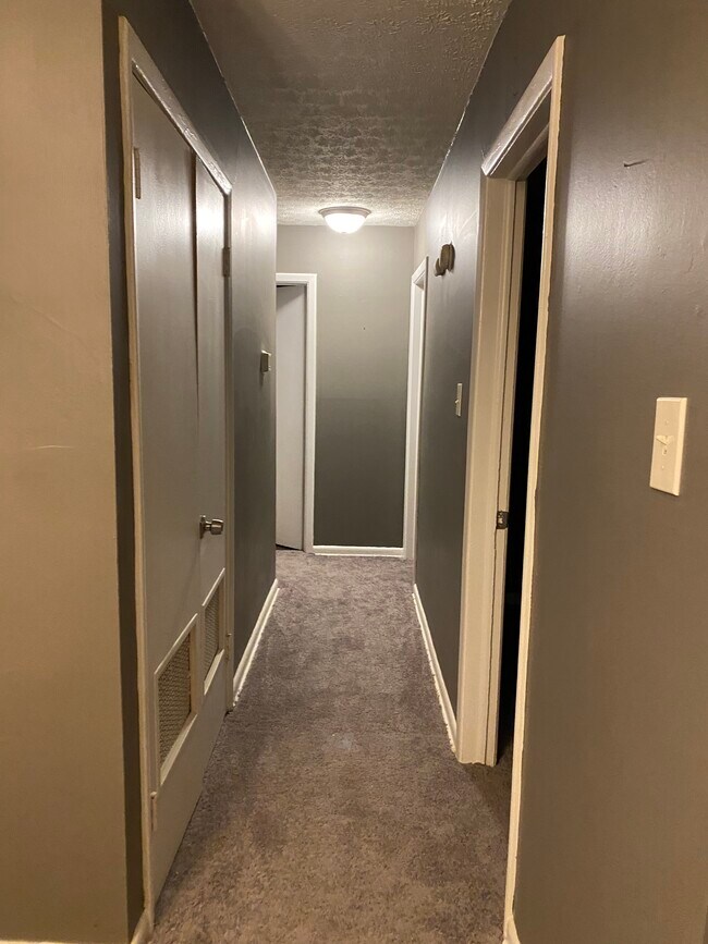 Hallway - 1458 Blaine Dr