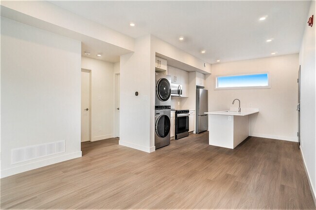 Photo du bâtiment - 1261 Summerville Av