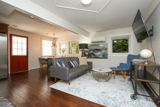 Building Photo - 1231 Yale St