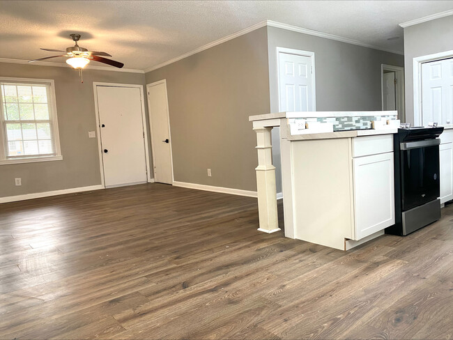 Building Photo - 1504 N Rocky Way Dr