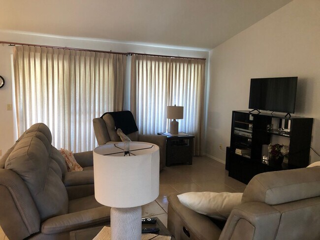 Foto del edificio - Available April 2026 ongoing! Lovely  Home in 45+ Active Adult Resort Community of Leisure World.