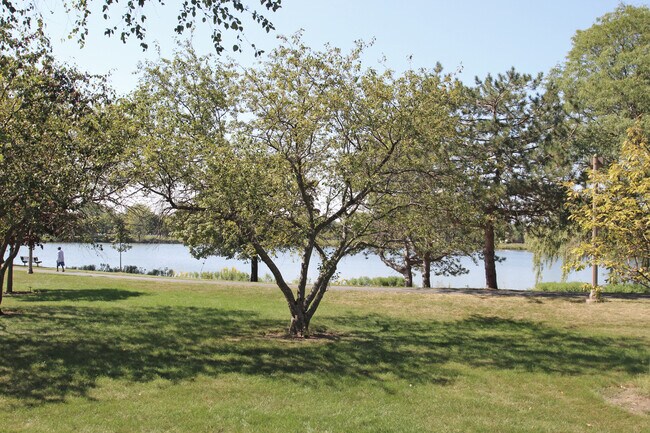 Foto del edificio - 1218 N Streamwood Ln