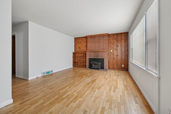 Photo - Adorable Cottage in Ivywild! House