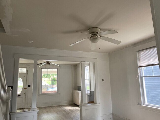 Foto del edificio - Pedrosa -713-715 Linden Avenue