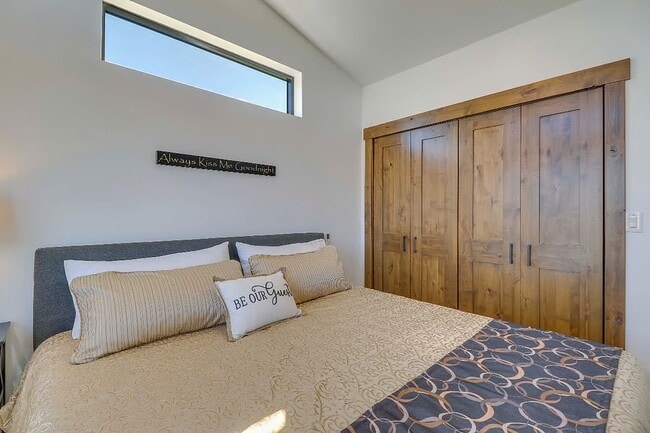Foto del edificio - 1026 Farmhouse Ln
