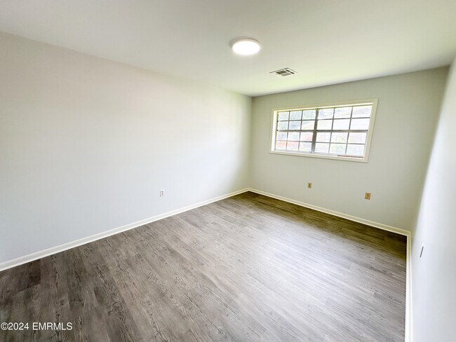 Building Photo - 4003 28th Ave