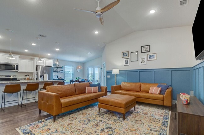 Building Photo - 6209 Redberry Dr
