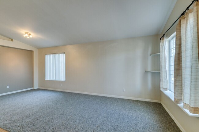 Foto del edificio - SILVERADO RANCH HOME ON CUL-DE-SAC!