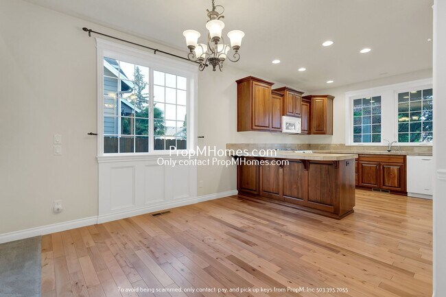 Building Photo - Luxury Four Bedroom Home in Oregon City!